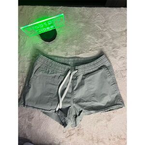 Vuori Women's Utility Ripstop Shorts Sage Green Size XS Activewear